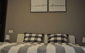 Sleep & Fly Apartment